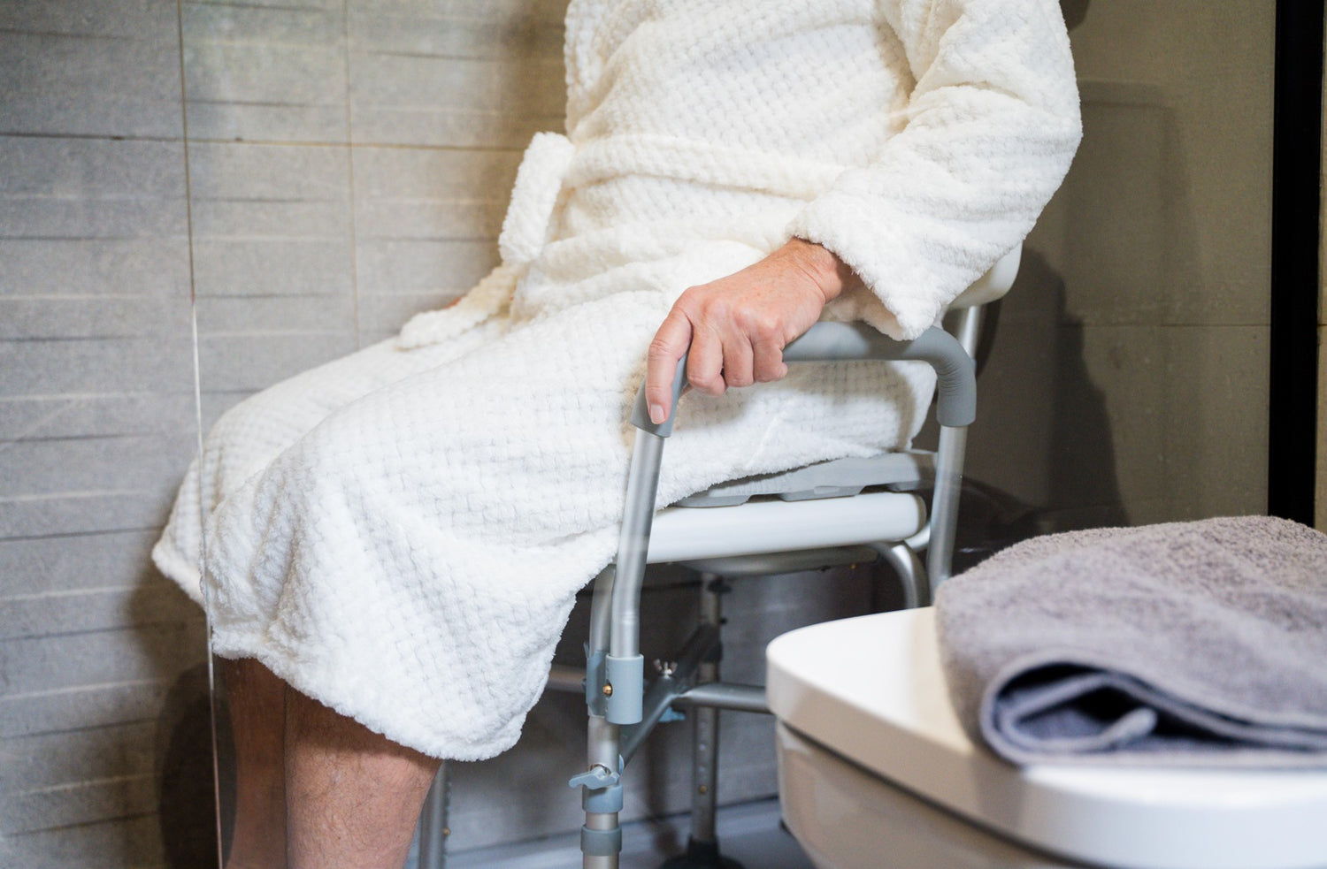 Comment Doucher une Personne en Fauteuil Roulant 🦽🚿